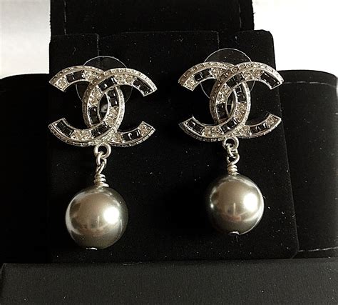 chanel pearl and diamond earrings